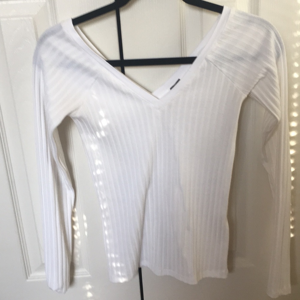 Zara v neck  sweeter in off white color